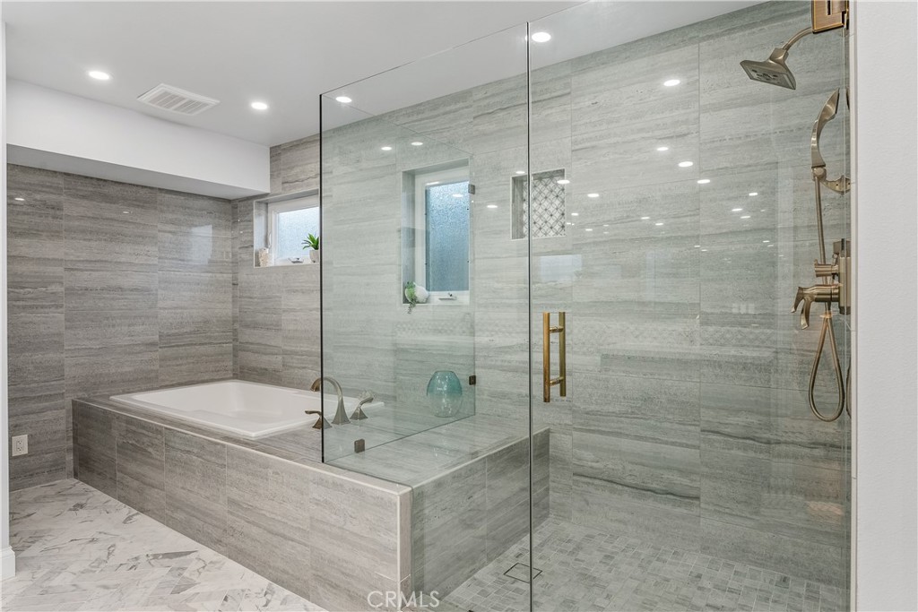 MLS #OC25250843 image #19