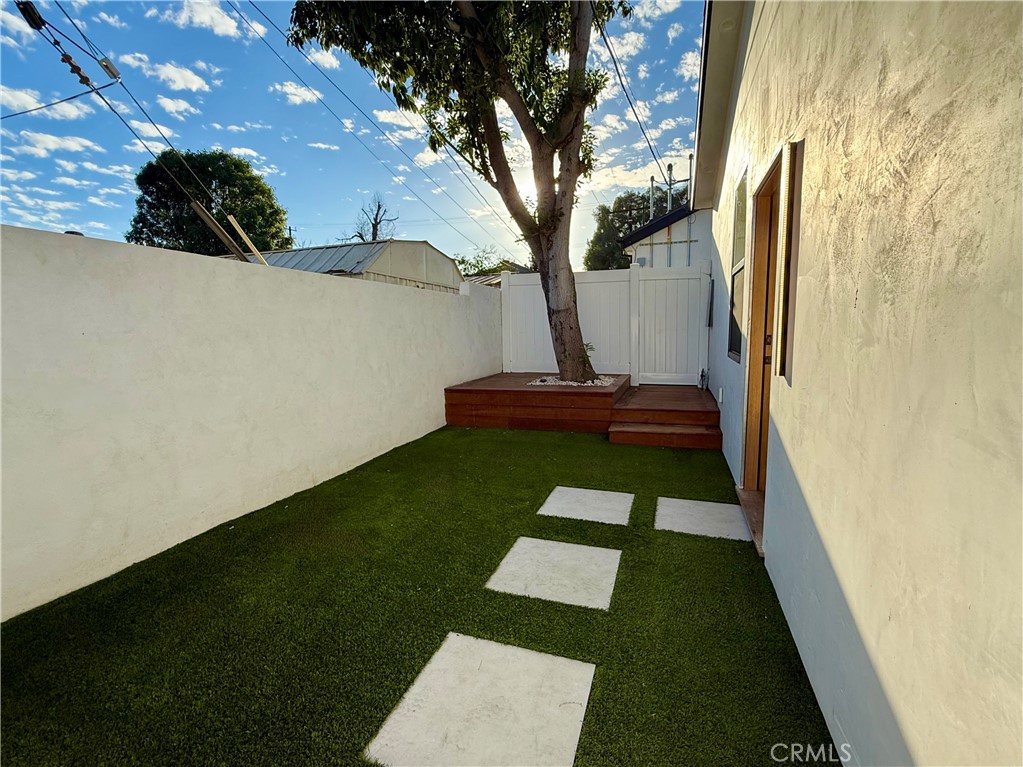 https://media.crmls.org/medias/f370954d-8565-4dcc-a852-d2991de58f7d.jpg?preset=X-Large