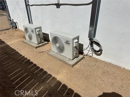 https://media.crmls.org/medias/f37112f8-d736-4b20-b13d-4cedf873d028.jpg?preset=X-Large