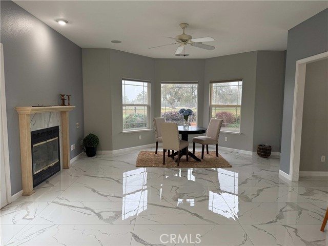 24115 Black Bart Court, Corning CA: https://media.crmls.org/medias/f372b3ab-ee59-41eb-bb54-05158cb9fd07.jpg