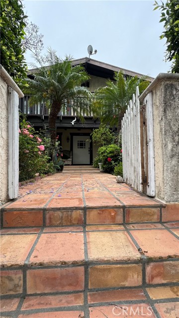 1914 West View Street, Los Angeles, California 90016, 6 Bedrooms Bedrooms, ,2 BathroomsBathrooms,Single Family Residence,For Sale,West View,DW24119680