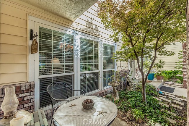 2468 Laverne, Clovis CA: https://media.crmls.org/medias/f373d175-f00b-4a85-a2a8-324ef5d7d000.jpg
