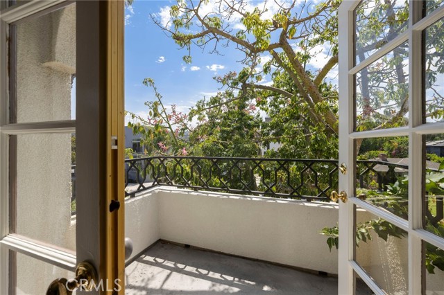Detail Gallery Image 15 of 32 For 12919 Bloomfield St #1,  Studio City,  CA 91604 - 3 Beds | 3 Baths