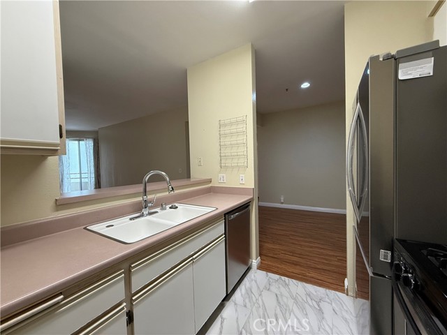 Detail Gallery Image 9 of 35 For 500 S Berendo St #302,  Los Angeles,  CA 90020 - 3 Beds | 2 Baths