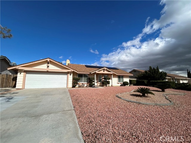 Detail Gallery Image 2 of 34 For 12734 Laurel Oak, Victorville,  CA 92392 - 3 Beds | 2 Baths