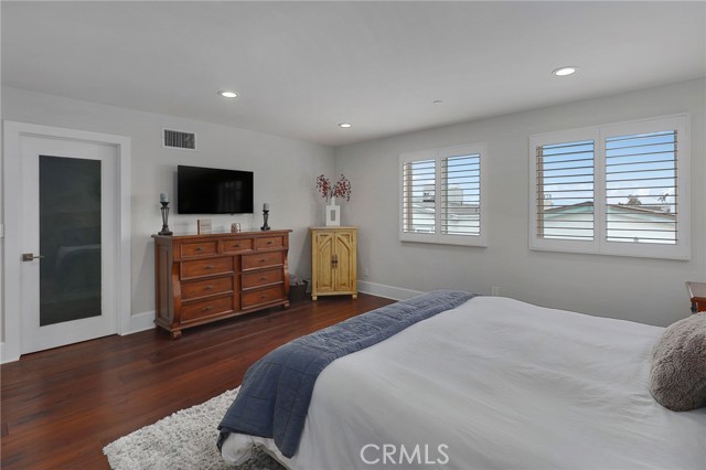 2025 Prospect Avenue, Hermosa Beach CA: https://media.crmls.org/medias/f3749d3d-bba6-401e-b336-063cc7a2223a.jpg