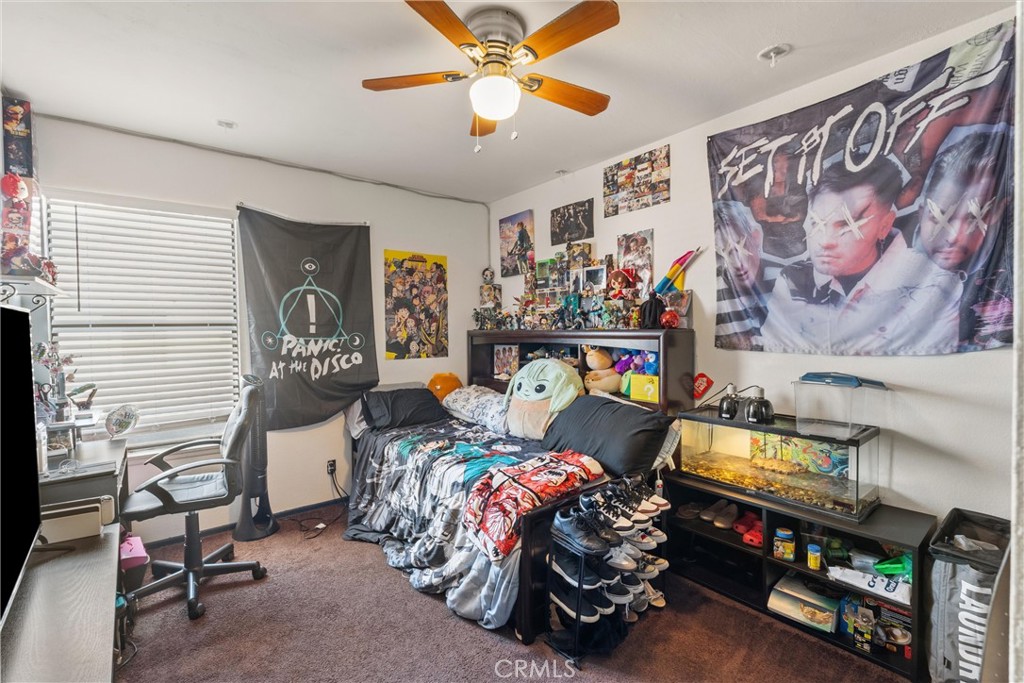https://media.crmls.org/medias/f3754500-5790-4d48-bb30-4c8df7856f7d.jpg?preset=X-Large