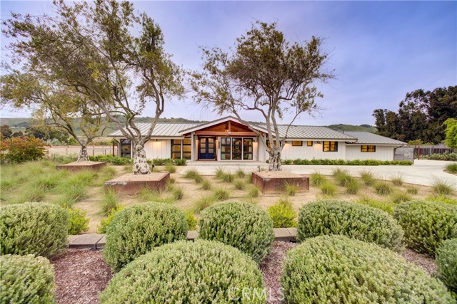 2289 Falcon Ridge Lane, Los Osos CA: https://media.crmls.org/medias/f375a63d-3c38-4536-9666-9d03a3f542b0.jpg
