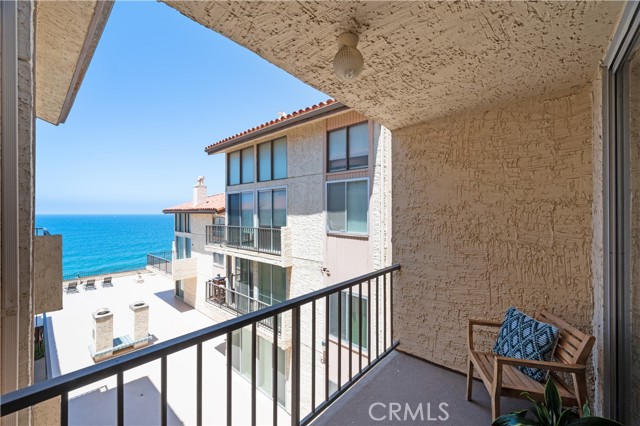 555 Esplanade, Redondo Beach, California 90277, 2 Bedrooms Bedrooms, ,2 BathroomsBathrooms,Residential,For Sale,Esplanade,SB25176397
