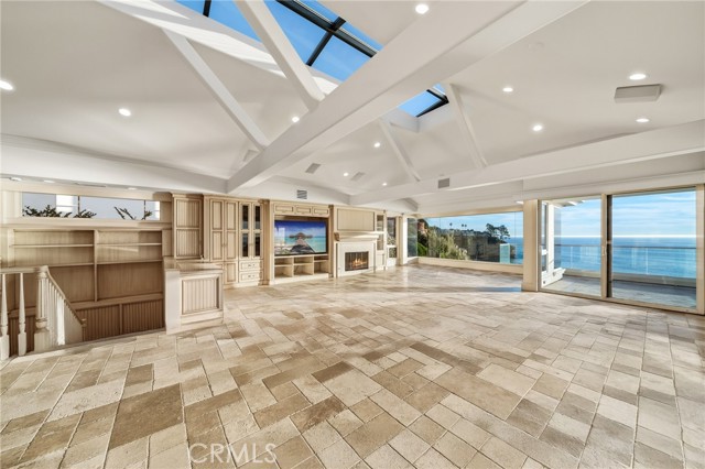 Detail Gallery Image 16 of 73 For 21 Bay, Laguna Beach,  CA 92651 - 6 Beds | 6/1 Baths