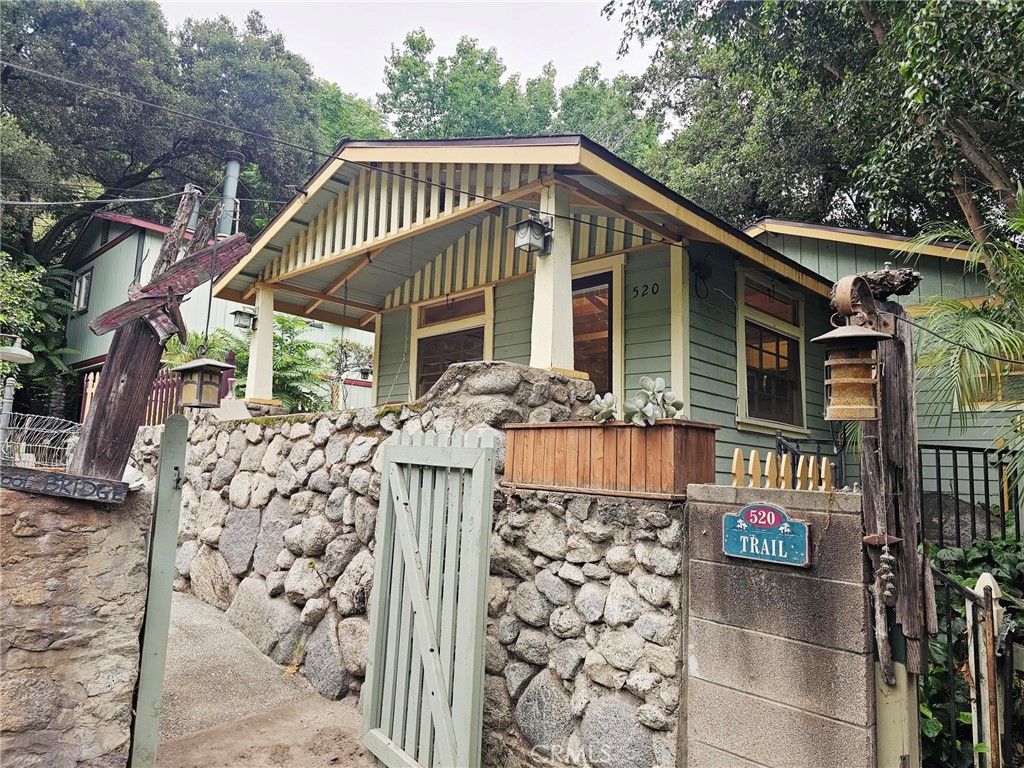https://media.crmls.org/medias/f3771311-e2d8-49f1-aabe-cd2444eea4a3.jpg?preset=X-Large
