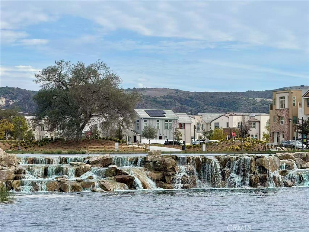 https://media.crmls.org/medias/f3774cb6-1258-4a41-bf59-88eb09015439.jpg?preset=X-Large