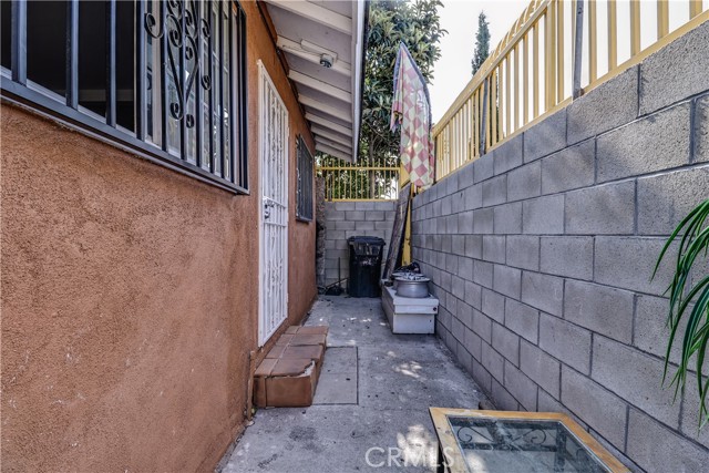 1523 Nadeau Street, Los Angeles, California 90001, ,Commercial Sale,For Sale,1523 Nadeau Street,CRDW24127657
