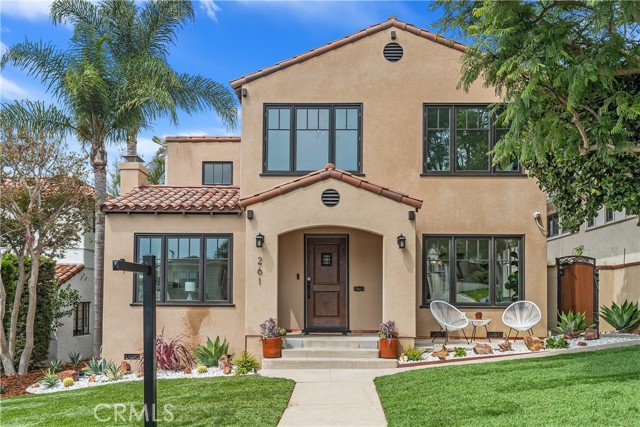 Detail Gallery Image 1 of 35 For 261 Granada Ave, Long Beach,  CA 90803 - 4 Beds | 2/1 Baths