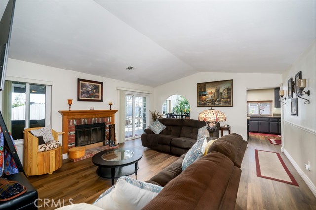 Detail Gallery Image 8 of 39 For 16800 Hidden Creek Dr, Victorville,  CA 92395 - 3 Beds | 2 Baths