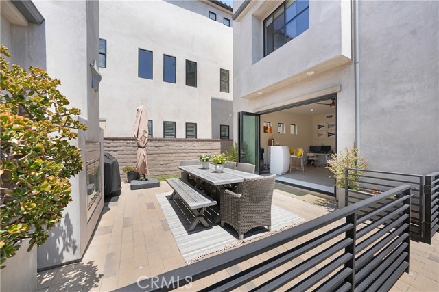 Detail Gallery Image 12 of 25 For 1017 Delaware St, Huntington Beach,  CA 92648 - 3 Beds | 3/1 Baths