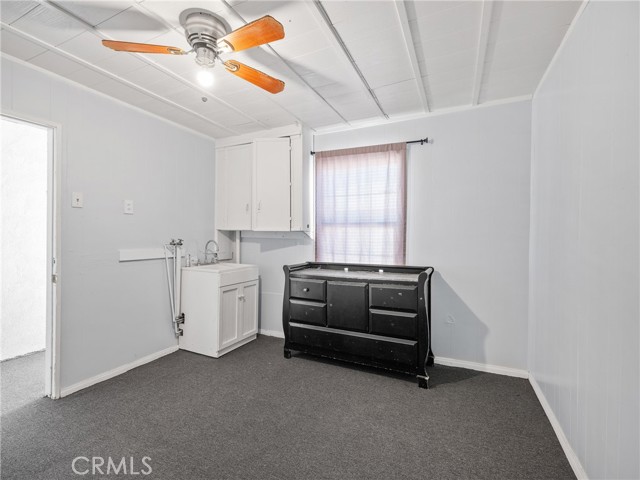 1040 Flora Street, Barstow CA: https://media.crmls.org/medias/f3789592-0bca-4b61-85df-2fde9d704e16.jpg