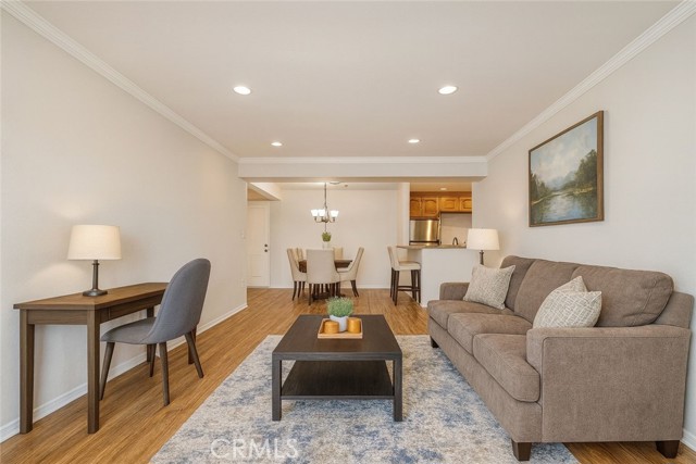 Detail Gallery Image 3 of 25 For 5257 Radford Ave #212,  Valley Village,  CA 91607 - 2 Beds | 2 Baths