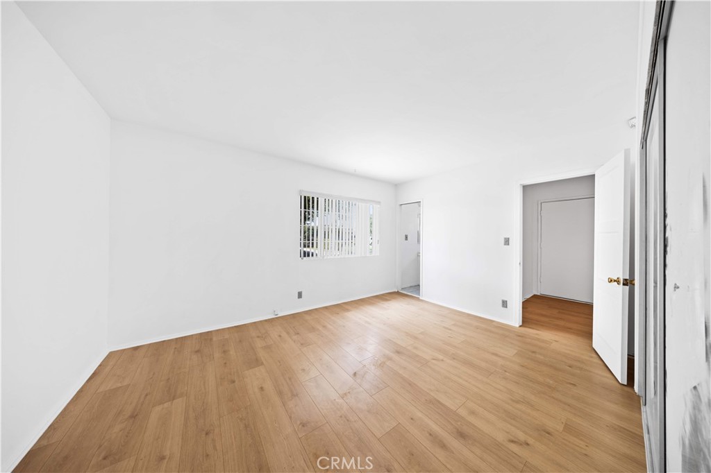 https://media.crmls.org/medias/f3794a0d-b016-4746-9187-019d1ebe2e41.jpg?preset=X-Large