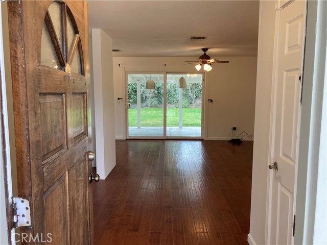 Detail Gallery Image 2 of 22 For 23464 Sylvan St, Woodland Hills,  CA 91367 - 3 Beds | 2/1 Baths