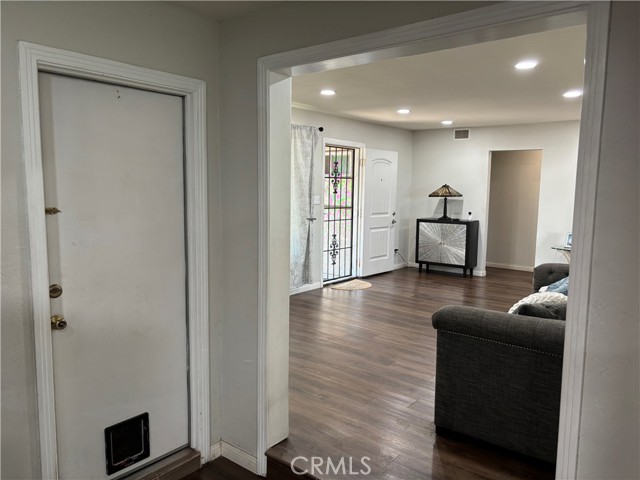 389 E Rancho Road, Corona CA: https://media.crmls.org/medias/f37a47a2-73f2-4197-b86e-6836fd4ea341.jpg