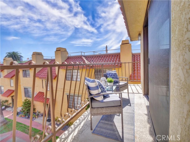 839 6th Street, Hermosa Beach, California 90254, 2 Bedrooms Bedrooms, ,2 BathroomsBathrooms,Residential,Sold,6th,SB22052797