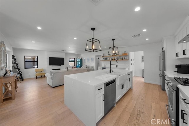 1834 Stearns Drive, Los Angeles CA: https://media.crmls.org/medias/f37c281a-49a6-4b86-bf89-407cbc80c078.jpg