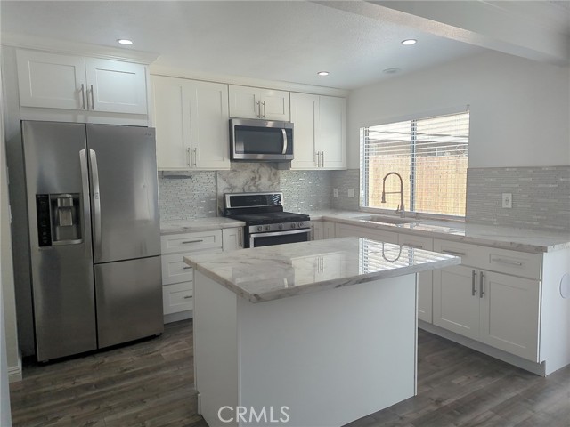 Detail Gallery Image 2 of 6 For 25828 Parsley Ave, Moreno Valley,  CA 92553 - 4 Beds | 2/1 Baths