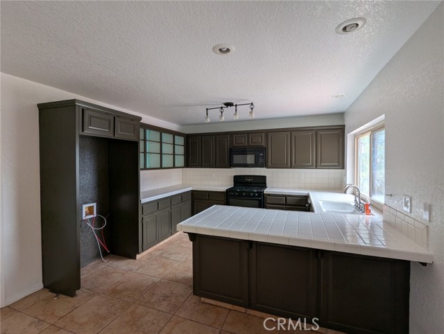 64961 Oakmount Boulevard, Desert Hot Springs CA: https://media.crmls.org/medias/f37cc931-11c3-448a-88c8-9e8ae5f9bea9.jpg