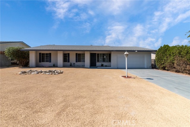 Detail Gallery Image 1 of 25 For 15816 La Verida Dr, Victorville,  CA 92395 - 3 Beds | 2 Baths