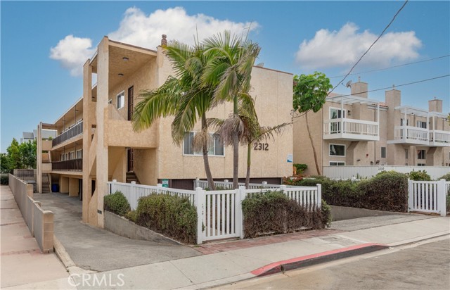 Detail Gallery Image 1 of 25 For 2312 Vanderbilt Lane #9,  Redondo Beach,  CA 90278 - 1 Beds | 1 Baths