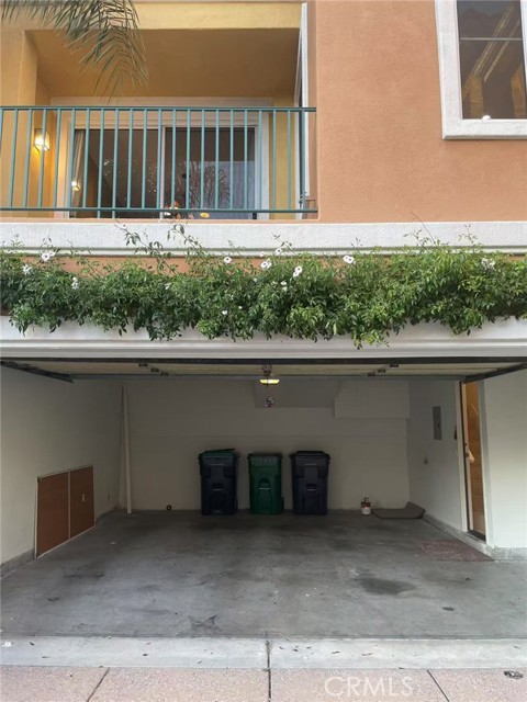 402 Marinella Aisle, Irvine CA: https://media.crmls.org/medias/f37d7e64-4d8a-4709-853d-5ecefbb88c71.jpg