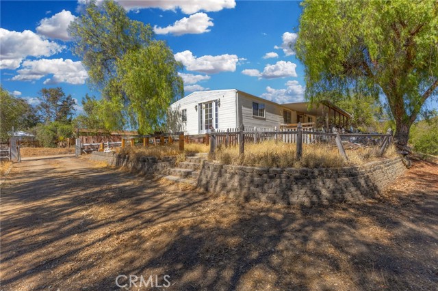 45479 Sheeps Foot Road, Aguanga CA: https://media.crmls.org/medias/f37e21e9-4aef-4292-a4dd-8c2f19c777c2.jpg