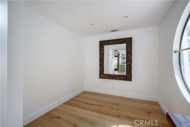 811 Maltman Avenue, Los Angeles CA: https://media.crmls.org/medias/f37e7b91-6167-48ca-a5b8-747f6c46a49b.jpg