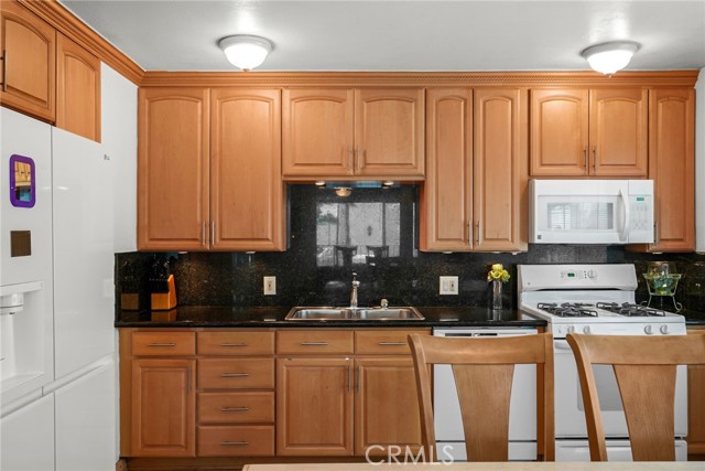 Detail Gallery Image 10 of 25 For 429 E Providencia #B,  Burbank,  CA 91501 - 2 Beds | 1/1 Baths