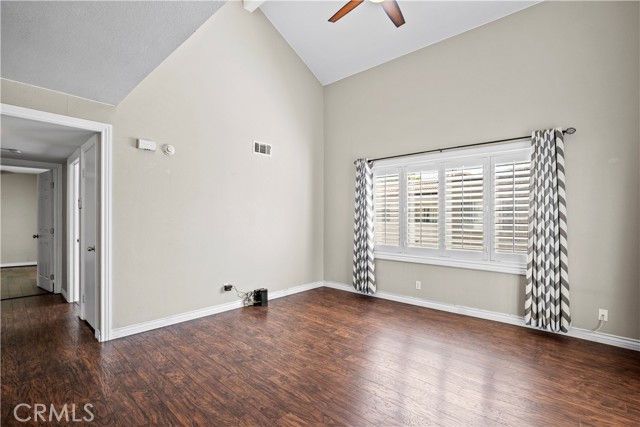 Detail Gallery Image 14 of 45 For 24451 Leonard Tree Ln #201,  Newhall,  CA 91321 - 2 Beds | 2 Baths