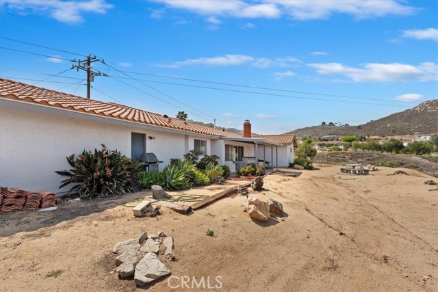 20061 Lounsberry Road, Perris CA: https://media.crmls.org/medias/f3811992-d28e-4746-a950-20bdb834707c.jpg