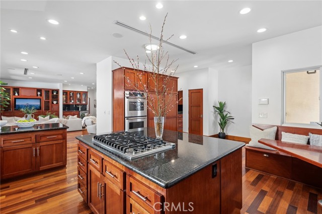 Detail Gallery Image 6 of 35 For 450 Cabrillo, Costa Mesa,  CA 92627 - 4 Beds | 3/1 Baths