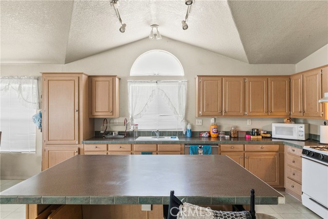 Detail Gallery Image 9 of 26 For 20401 Soledad Canyon #613,  Canyon Country,  CA 91351 - 3 Beds | 2 Baths