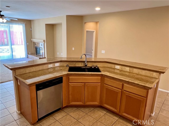 Detail Gallery Image 7 of 24 For 13243 Silver Oak St, Hesperia,  CA 92344 - 4 Beds | 2 Baths