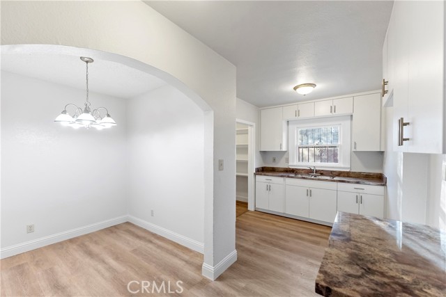 Detail Gallery Image 7 of 22 For 129 W Atchison, Fresno,  CA 93706 - 3 Beds | 2 Baths