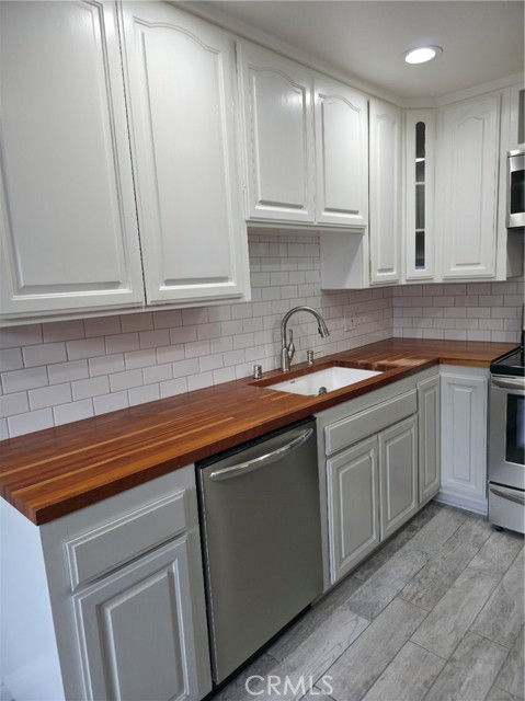 Detail Gallery Image 8 of 36 For 4558 Willis #114,  Sherman Oaks,  CA 91403 - 2 Beds | 2 Baths