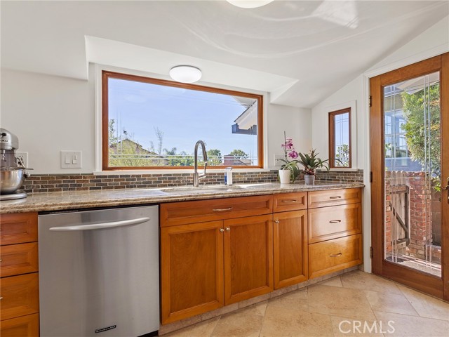Detail Gallery Image 9 of 72 For 1012 N Sunset Canyon Dr, Burbank,  CA 91504 - 3 Beds | 2 Baths