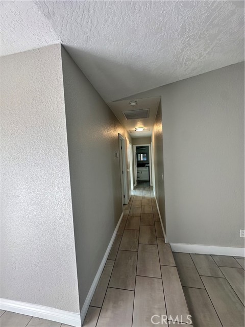 Detail Gallery Image 10 of 22 For 12790 Desert Creek Cir, Victorville,  CA 92395 - 3 Beds | 2 Baths