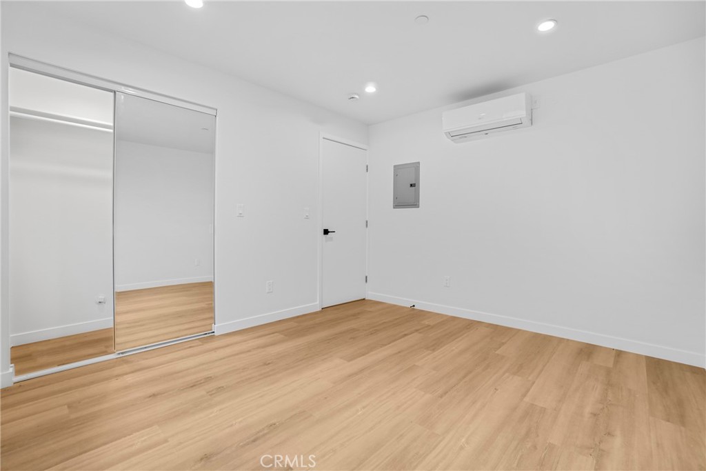 https://media.crmls.org/medias/f382b482-b4b4-4a58-ae82-ff89a82d7bb5.jpg?preset=X-Large