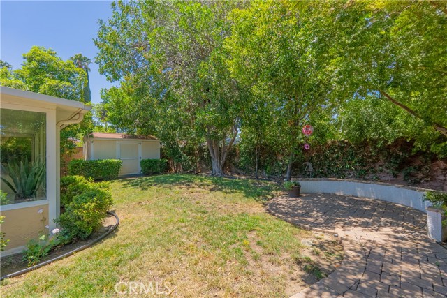 7215 Enfield Avenue, Reseda CA: https://media.crmls.org/medias/f383ee1c-7cca-4f60-bd49-5338abd366c4.jpg