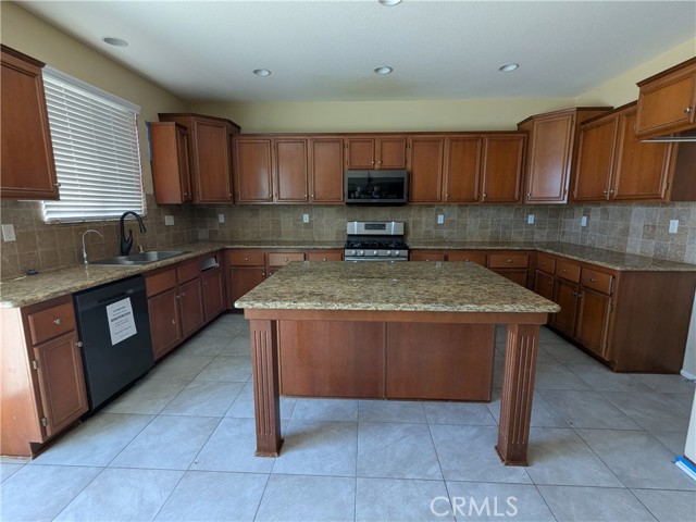 Detail Gallery Image 11 of 22 For 15243 Riverview, Victorville,  CA 92394 - 3 Beds | 2/1 Baths