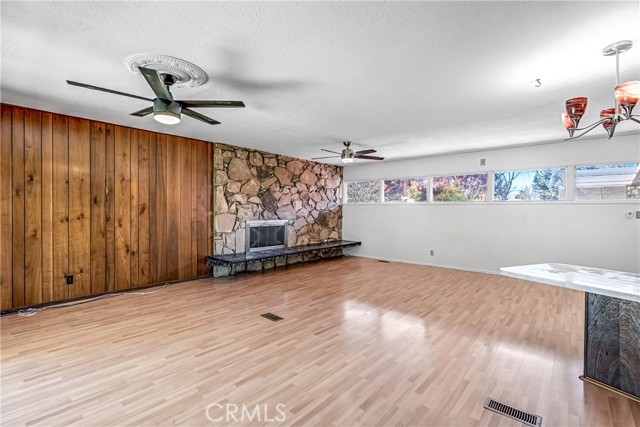 Detail Gallery Image 9 of 39 For 5694 N Winchester, Fresno,  CA 93704 - 3 Beds | 3 Baths