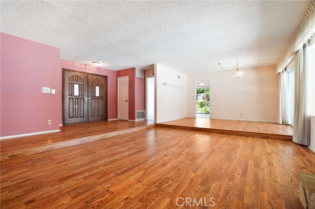 152 East Avenida De Los Arboles photo 5