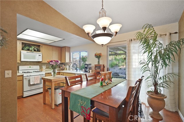 Detail Gallery Image 6 of 45 For 21931 Winding, Moreno Valley,  CA 92557 - 3 Beds | 2 Baths